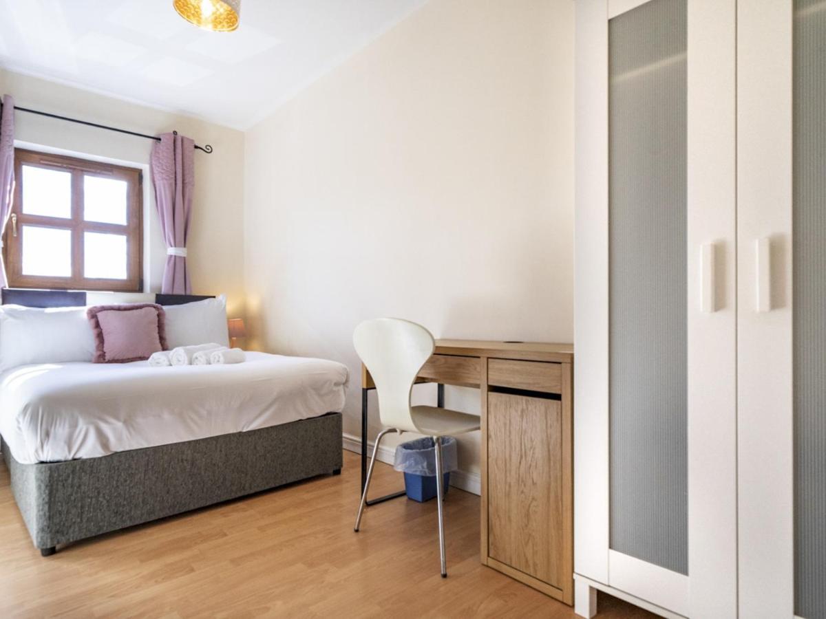 Pass The Keys Stunning 2br With Balcony Next To Queens Uni *