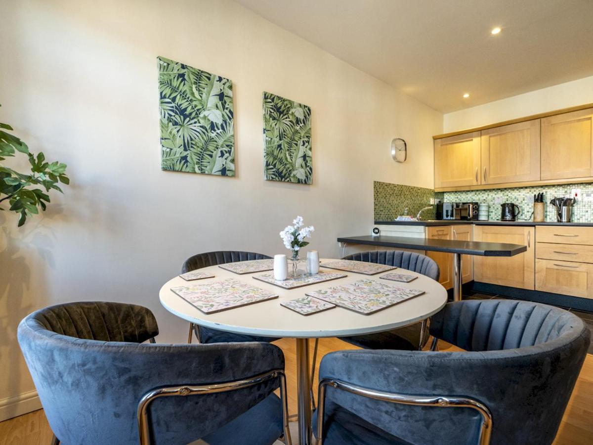 Pass The Keys Stunning 2br With Balcony Next To Queens Uni Belfast