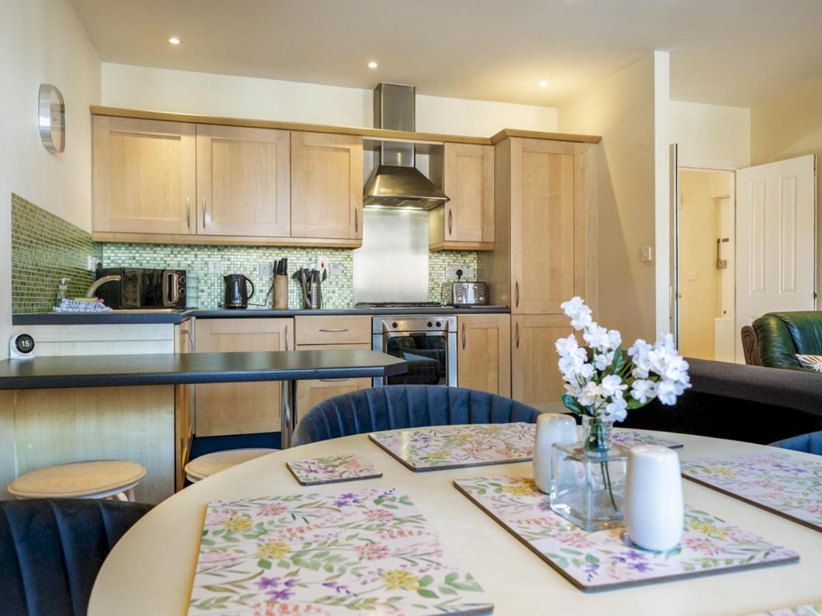 Pass The Keys Stunning 2br With Balcony Next To Queens Uni Apartment
