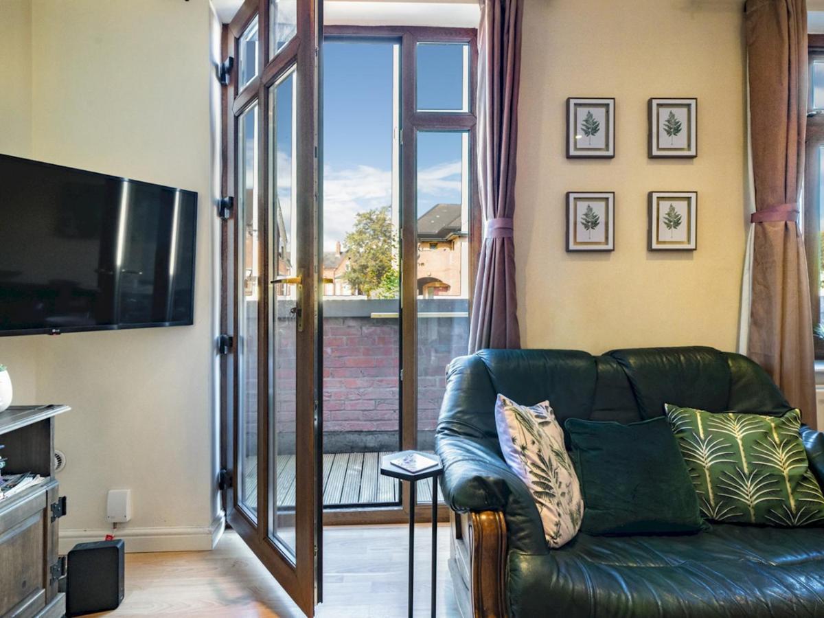 Apartment Pass The Keys Stunning 2br With Balcony Next To Queens Uni Belfast