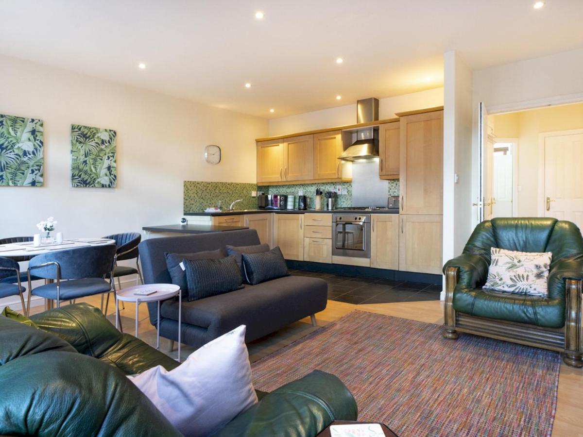 Apartment Pass The Keys Stunning 2br With Balcony Next To Queens Uni Belfast