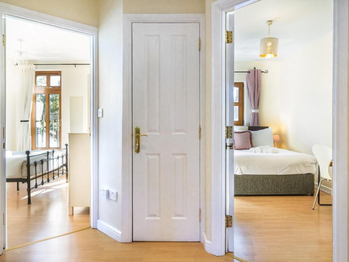 Pass The Keys Stunning 2br With Balcony Next To Queens Uni Apartment