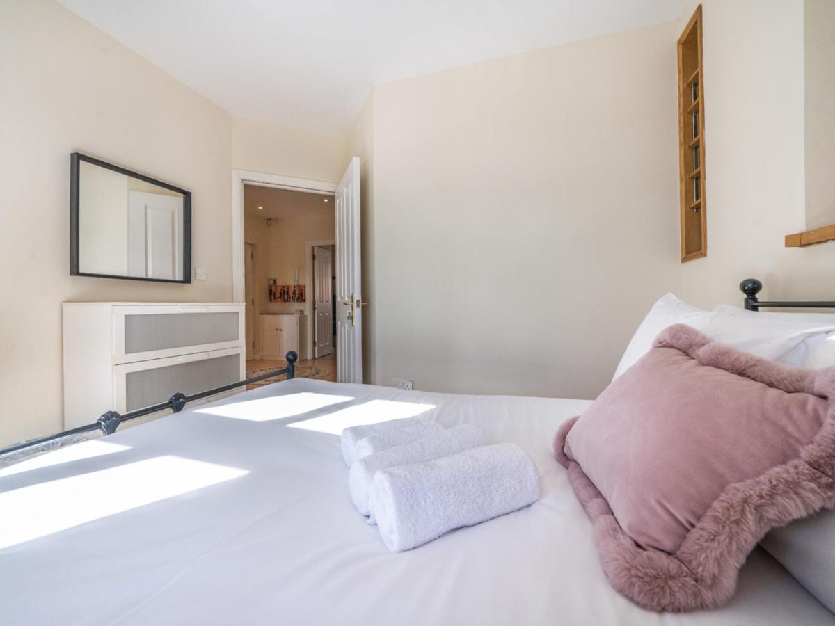 Apartment Pass The Keys Stunning 2br With Balcony Next To Queens Uni Belfast