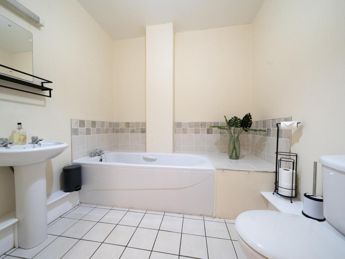 Apartment Pass The Keys Stunning 2br With Balcony Next To Queens Uni Belfast